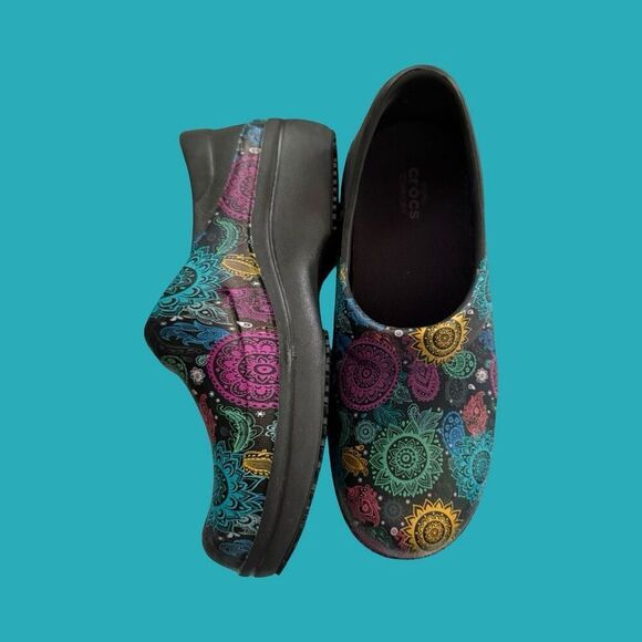 Women’s Crocs Neria Pro II Black/Colorful Print  Dual Comfort Clogs Size W7 - Picture 3 of 10